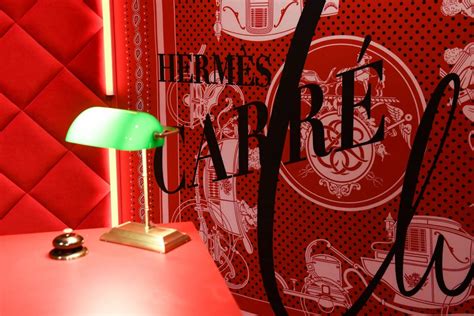 hermes carre club milano orari|Foulard Hermès Carré a Milano .